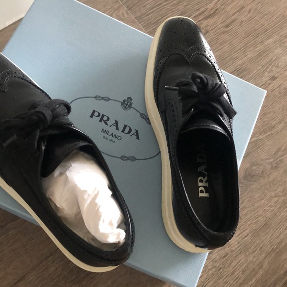 Prada Black leather shoes size 7 very good condition - Picture 3 of 4
